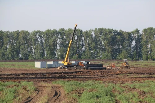В Курской области продолжается строительство молочного комплекса КРС