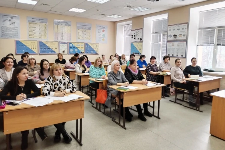 Сотрудники повышают квалификацию Сотрудники повышают квалификацию