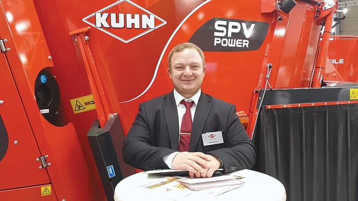 Михаил Базан знакомил посетителей с новинками фирмы Kuhn