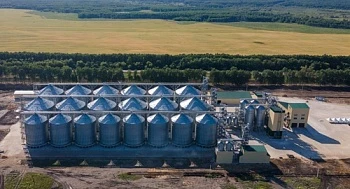 Первое зерно поступило на новый элеватор