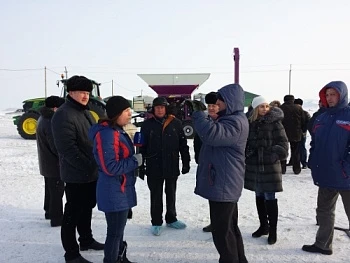 Аграрии Новосибирской области внедряют новые технологии послеуборочной доработки и хранения зерна