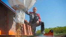 Сергей Акимов установил мировой рекорд по сбору зерна
