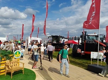 Сельхозтехника во всей красе на полях ПЗ "Бугры"