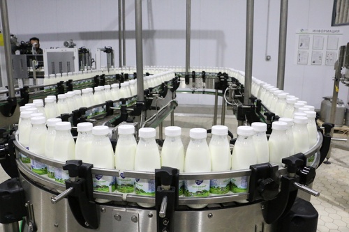 Цена важнее бренда: ритейл выходит на молочный рынок