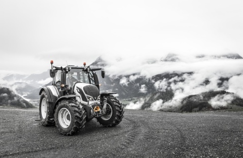 Valtra переходит на заправку всех новых тракторов возобновляемым топливом