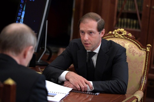 Вопросы поддержки промышленности обсудили в ходе встречи Владимир Путин и Денис Мантуров