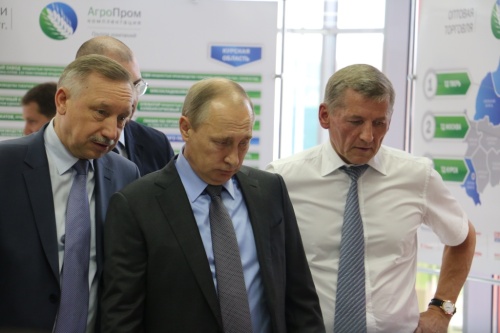 Владимир Путин посетил «АгроПромкомплектацию» в Тверской области