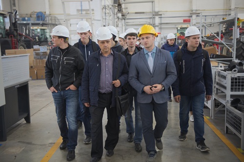 Танкисты посетили производственную площадку Ростсельмаш
