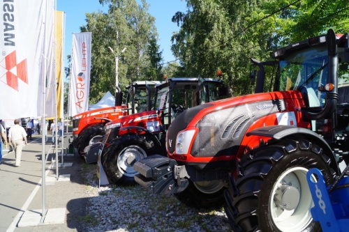 Тракторы Massey Ferguson и Valtra представили на выставке-ярмарке «АгроОмск – 2018»