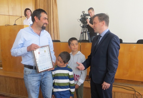 Андрей Бурлаков вручил сертификаты участникам грантовой поддержки