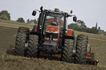 Тракторы Massey Ferguson 6713 и 8690 представили на «Дне Тульского поля – 2018»