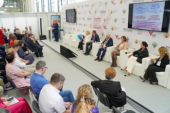 Второй день — порядка 100 выступлений