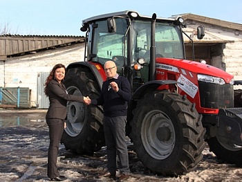 В России продан первый трактор Massey Ferguson 6713