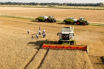 CLAAS ПРОВЕДЕТ КИНОПОКАЗ В ПОЛЕВЫХ УСЛОВИЯХ